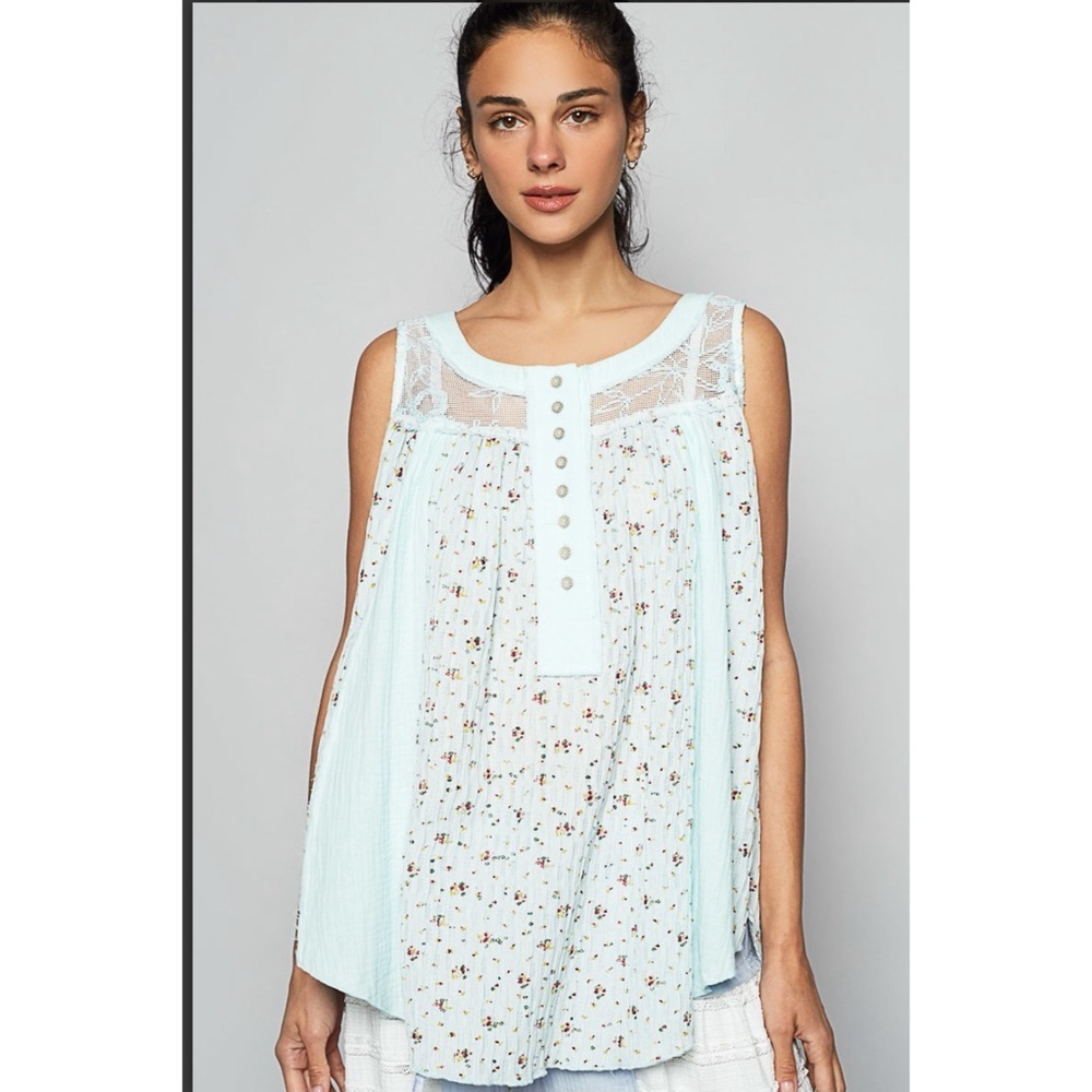 1️⃣ left . POL Multicolored Sleeveless Floral Pleated Blouse